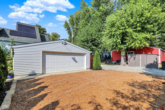 285 N Main Street, Zionsville, IN 46077