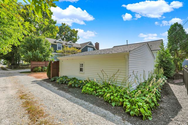 285 N Main Street, Zionsville, IN 46077