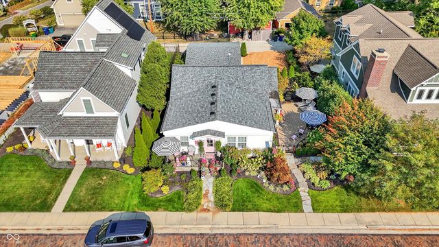 285 N Main Street, Zionsville, IN 46077