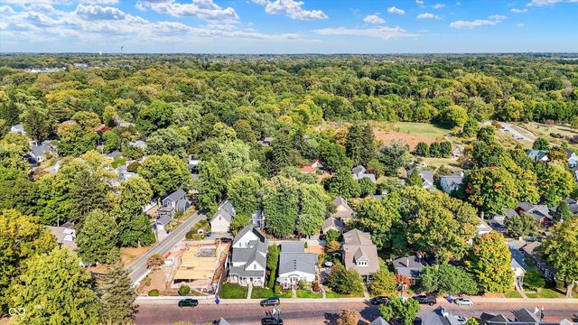 285 N Main Street, Zionsville, IN 46077