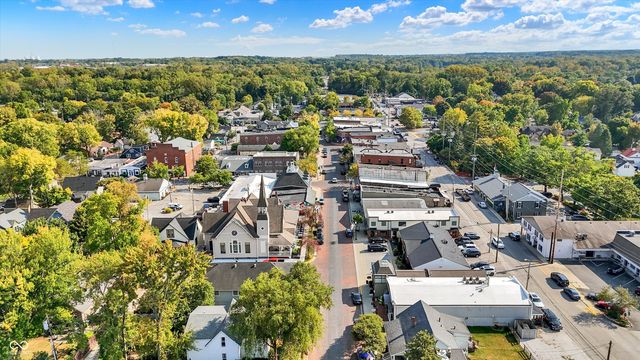 285 N Main Street, Zionsville, IN 46077