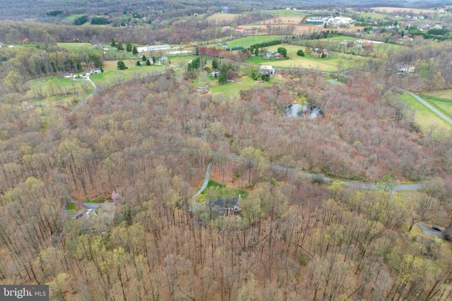 32 MCLEOD POND RD, Glenmoore, PA 19343