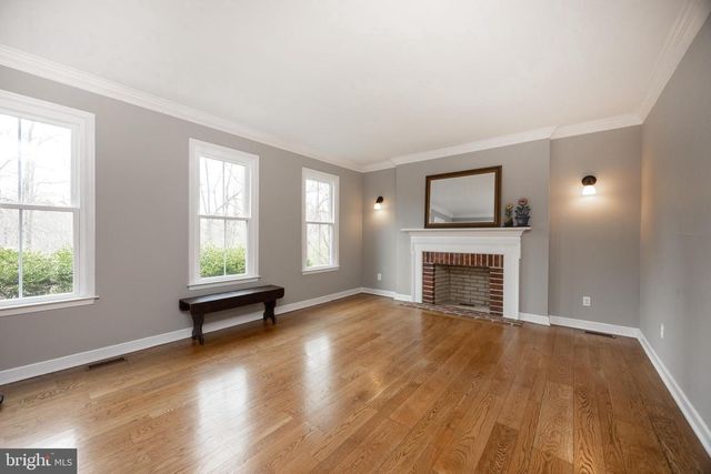 32 MCLEOD POND RD, Glenmoore, PA 19343