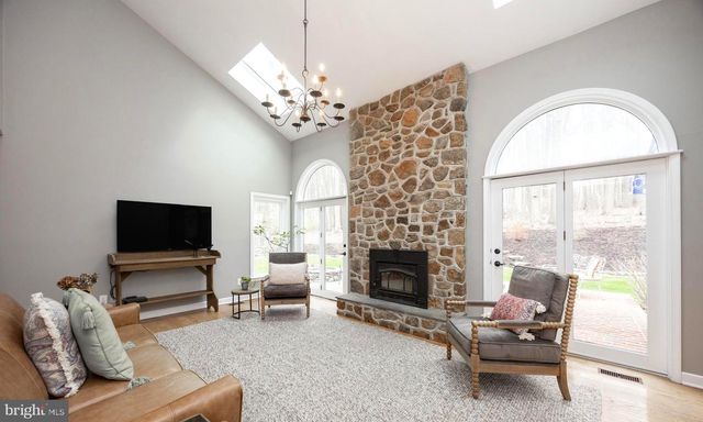 32 MCLEOD POND RD, Glenmoore, PA 19343