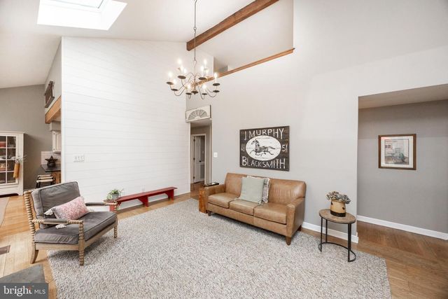 32 MCLEOD POND RD, Glenmoore, PA 19343