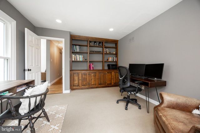 32 MCLEOD POND RD, Glenmoore, PA 19343