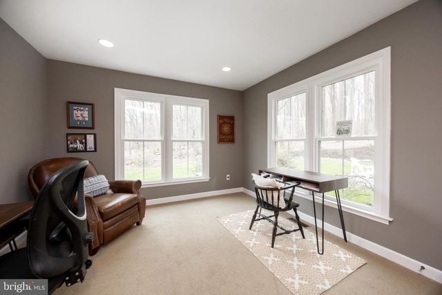 32 MCLEOD POND RD, Glenmoore, PA 19343