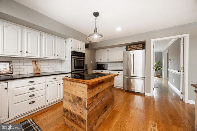 32 MCLEOD POND RD, Glenmoore, PA 19343