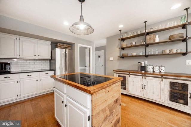 32 MCLEOD POND RD, Glenmoore, PA 19343