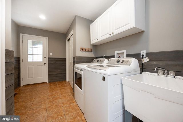 32 MCLEOD POND RD, Glenmoore, PA 19343