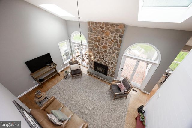 32 MCLEOD POND RD, Glenmoore, PA 19343