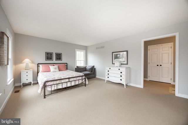 32 MCLEOD POND RD, Glenmoore, PA 19343