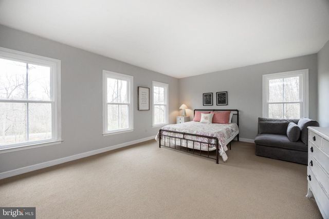 32 MCLEOD POND RD, Glenmoore, PA 19343