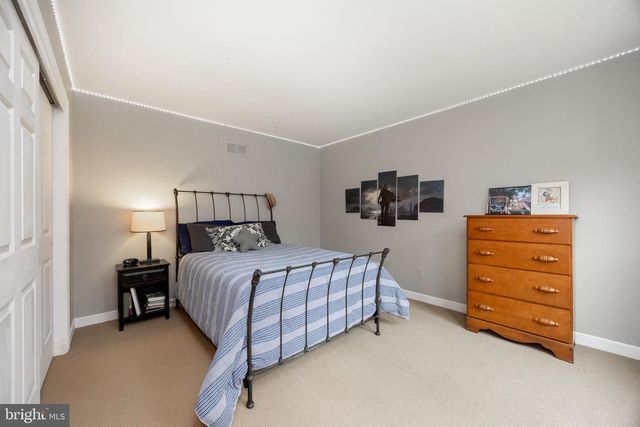 32 MCLEOD POND RD, Glenmoore, PA 19343