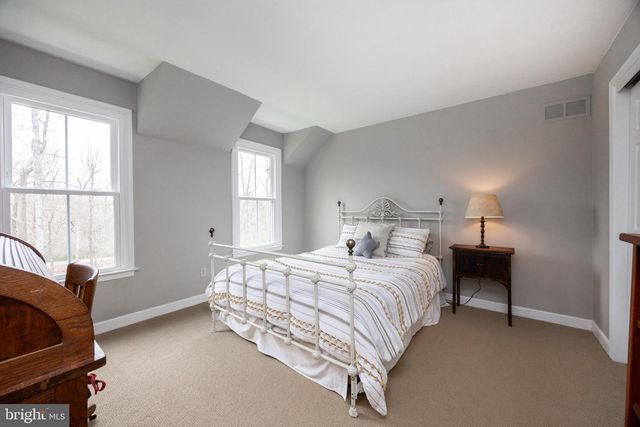 32 MCLEOD POND RD, Glenmoore, PA 19343