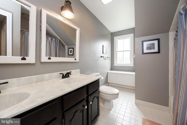 32 MCLEOD POND RD, Glenmoore, PA 19343