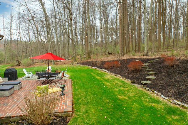 32 MCLEOD POND RD, Glenmoore, PA 19343