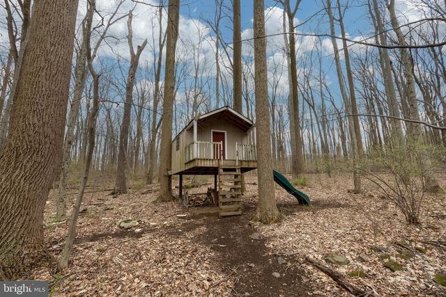 32 MCLEOD POND RD, Glenmoore, PA 19343
