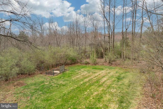 32 MCLEOD POND RD, Glenmoore, PA 19343