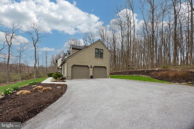 32 MCLEOD POND RD, Glenmoore, PA 19343