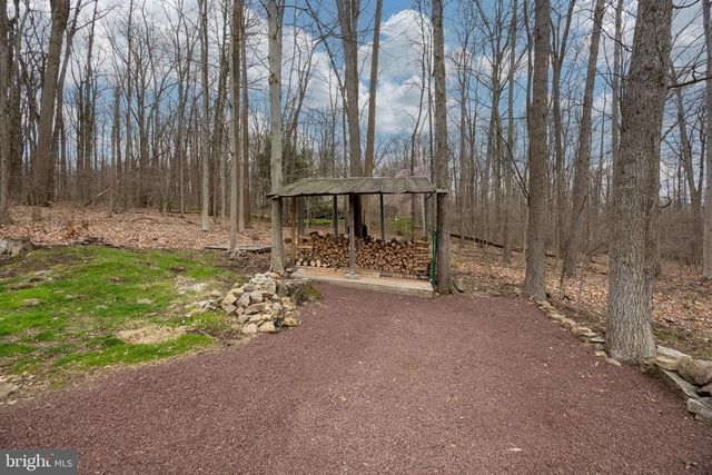 32 MCLEOD POND RD, Glenmoore, PA 19343