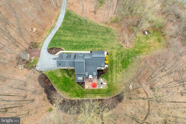 32 MCLEOD POND RD, Glenmoore, PA 19343