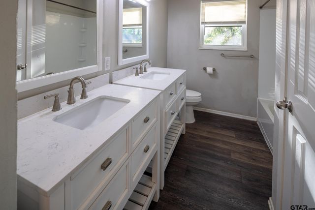 202 Hollywood St, Arp, TX 75750