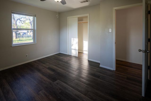 202 Hollywood St, Arp, TX 75750