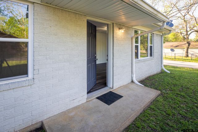 202 Hollywood St, Arp, TX 75750