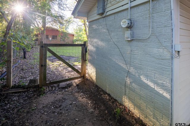 202 Hollywood St, Arp, TX 75750