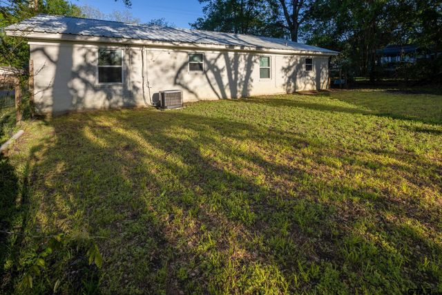 202 Hollywood St, Arp, TX 75750