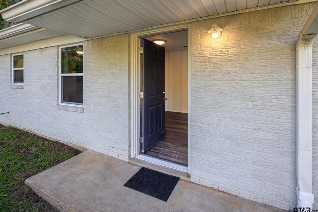 202 Hollywood St, Arp, TX 75750