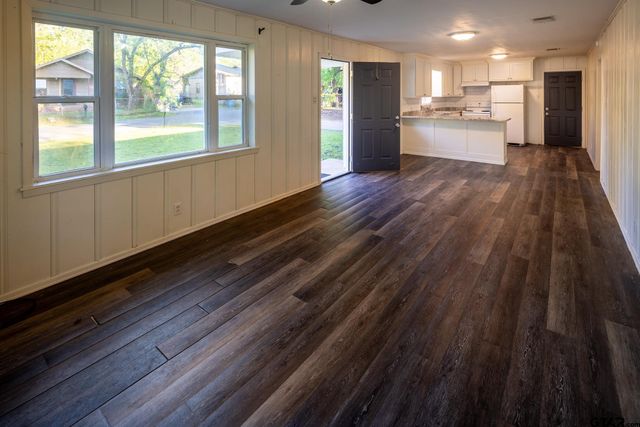 202 Hollywood St, Arp, TX 75750