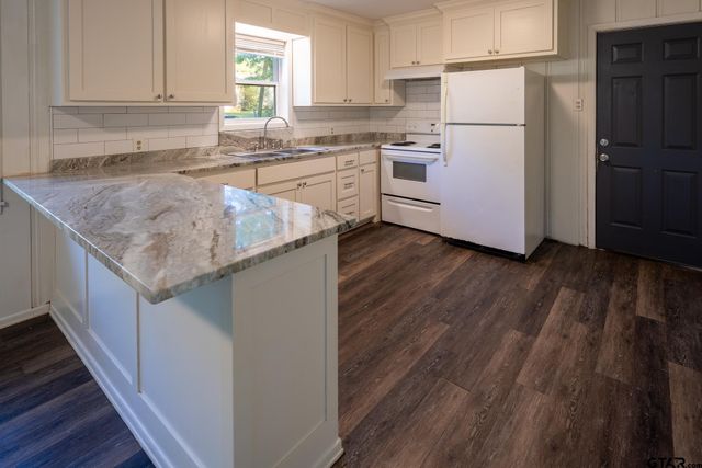 202 Hollywood St, Arp, TX 75750