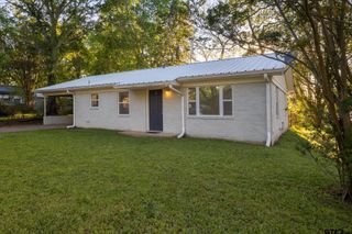 202 Hollywood St, Arp, TX 75750