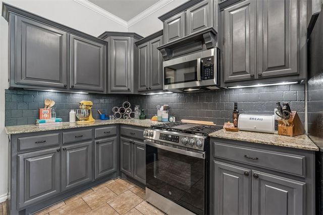 8308 Venezia Lane, Edmond, OK 73034