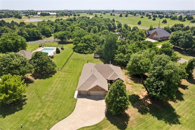 8308 Venezia Lane, Edmond, OK 73034