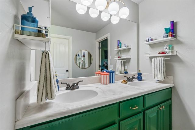 8308 Venezia Lane, Edmond, OK 73034