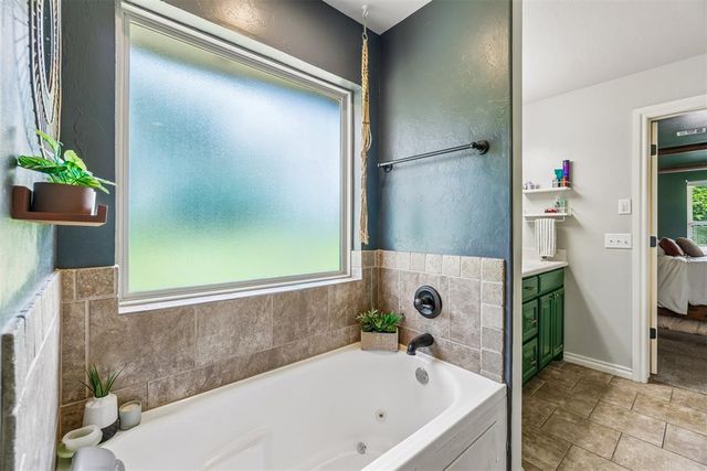 8308 Venezia Lane, Edmond, OK 73034