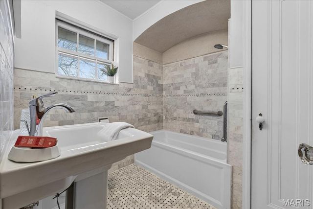 1026 Kirkham Avenue, Glendale, MO 63122