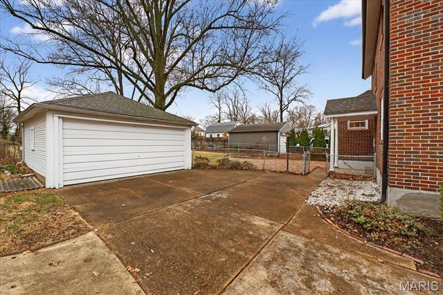 1026 Kirkham Avenue, Glendale, MO 63122