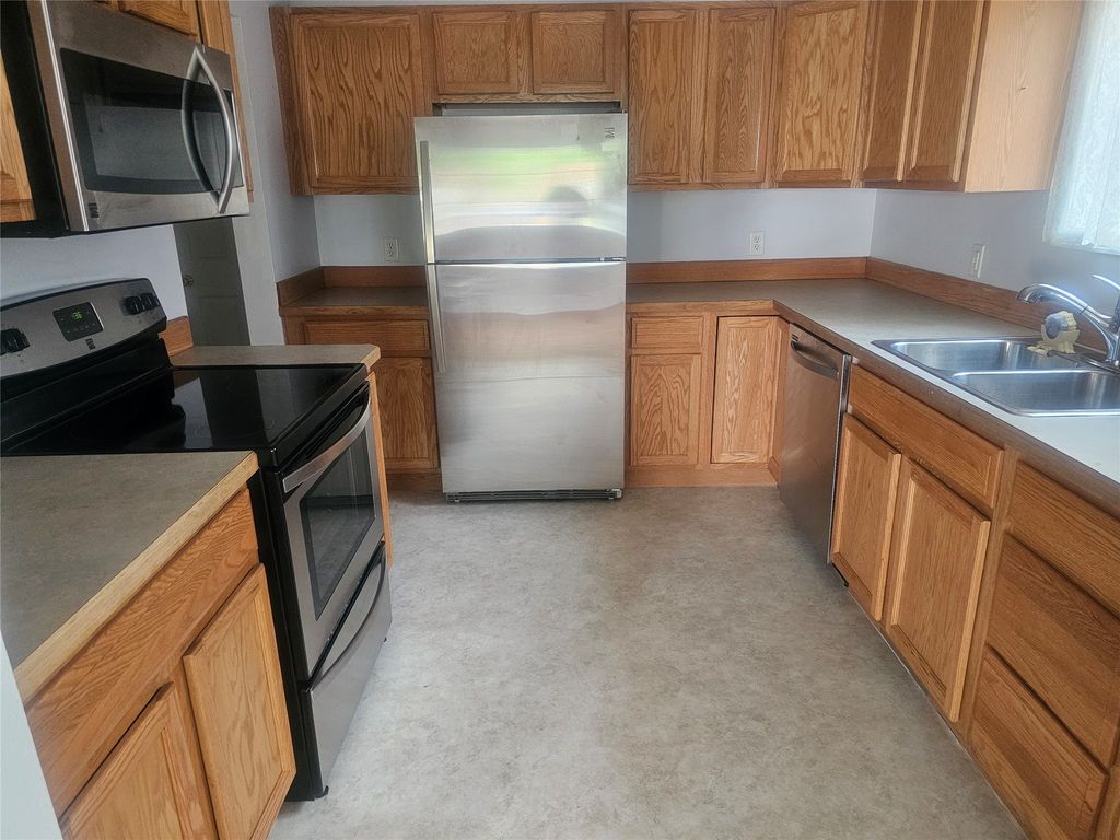 716 8th Street S, Great Falls, MT 59405 photo 3