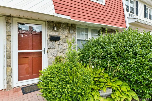 15 Springwood Drive, North Babylon, NY 11703