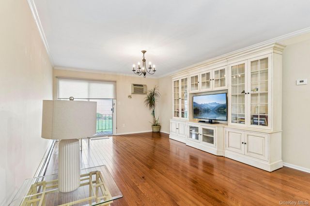 15 Springwood Drive, North Babylon, NY 11703