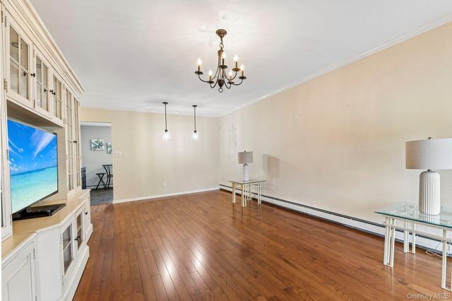 15 Springwood Drive, North Babylon, NY 11703