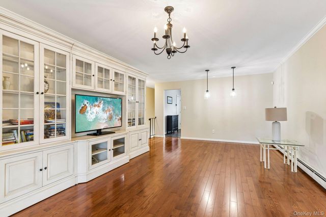 15 Springwood Drive, North Babylon, NY 11703