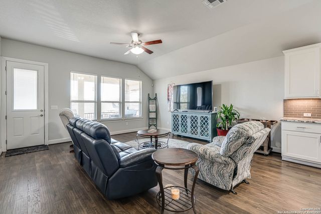 824 Silver Fox, Cibolo, TX 78108