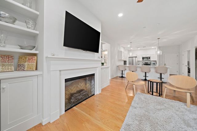 60 Coppersmith Way 303, Canton, MA 02021