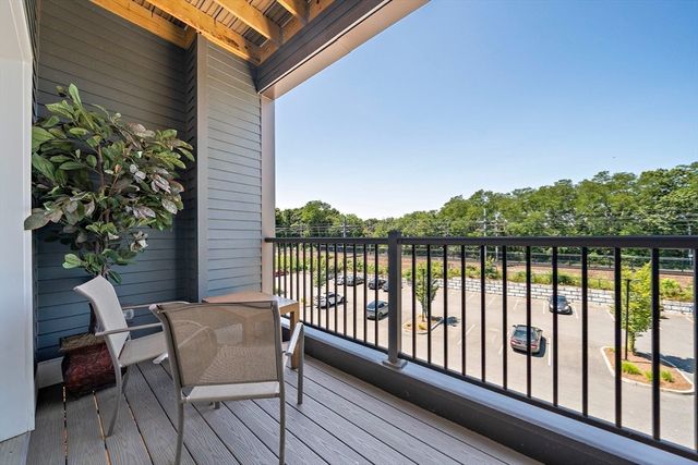 60 Coppersmith Way 303, Canton, MA 02021