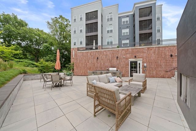 60 Coppersmith Way 303, Canton, MA 02021